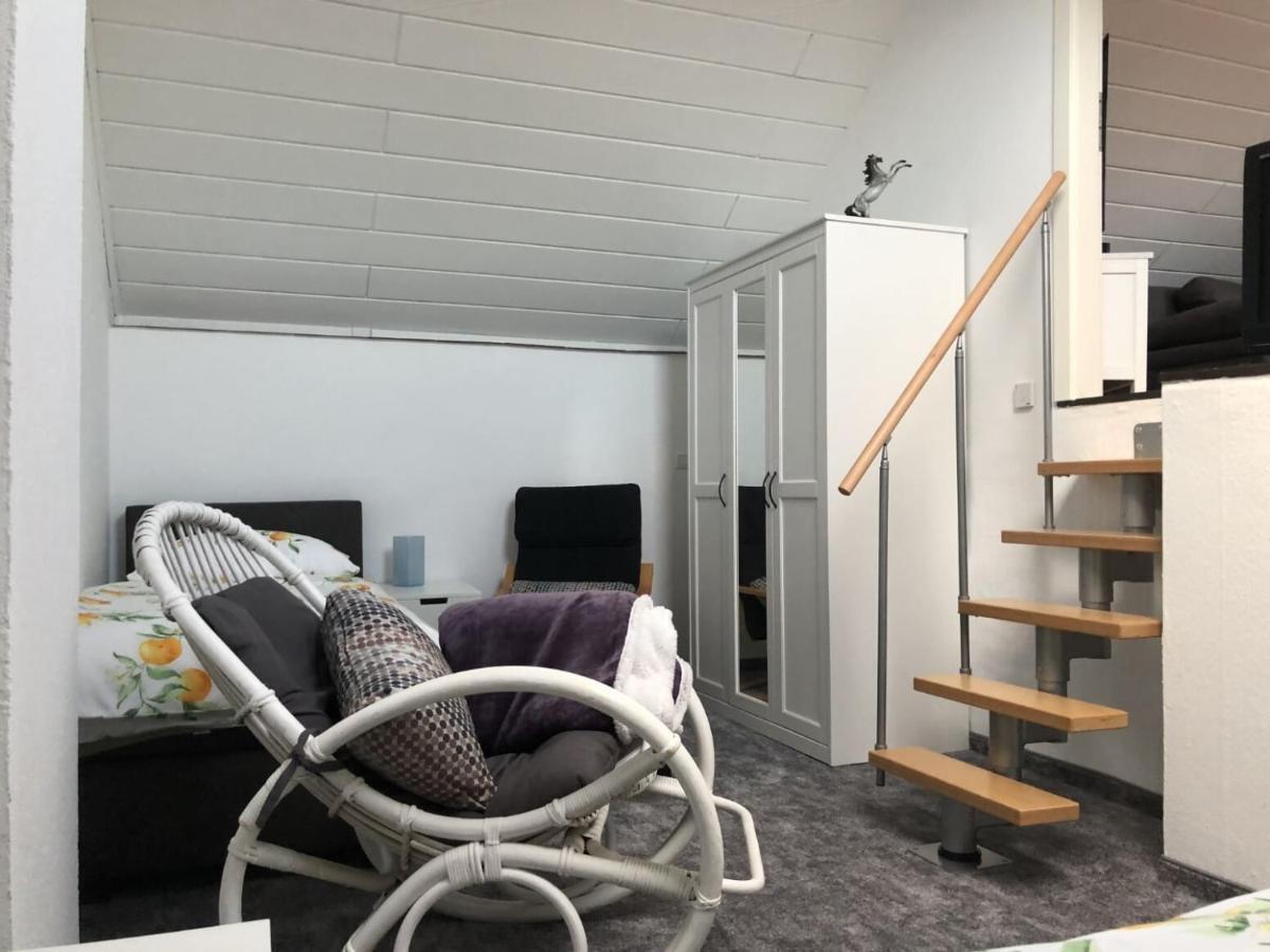 Ferienwohnung Auf Denkmalgeschuetztem Sturmhof Grefrath Esterno foto