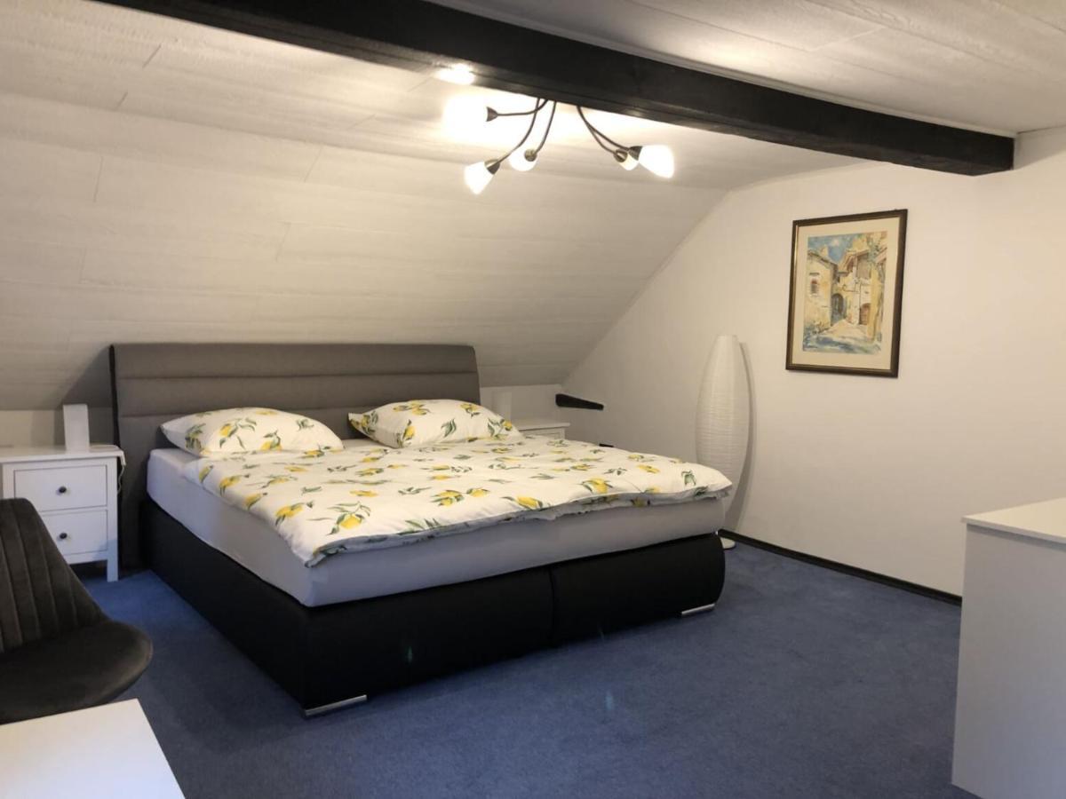 Ferienwohnung Auf Denkmalgeschuetztem Sturmhof Grefrath Esterno foto